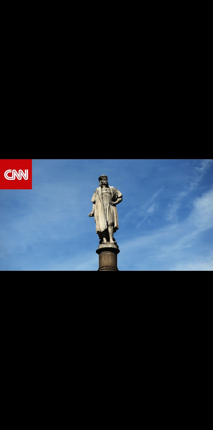 امريكا:الإطاحه بتمثال كريستوفر كولومبوس وإشعال النار فيه قبل رمية فى بحيره