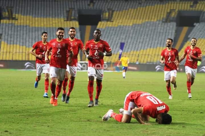 بهدفي بانون و صلاح الأهلي يفوز على الإسماعيلي بالدوري المصري