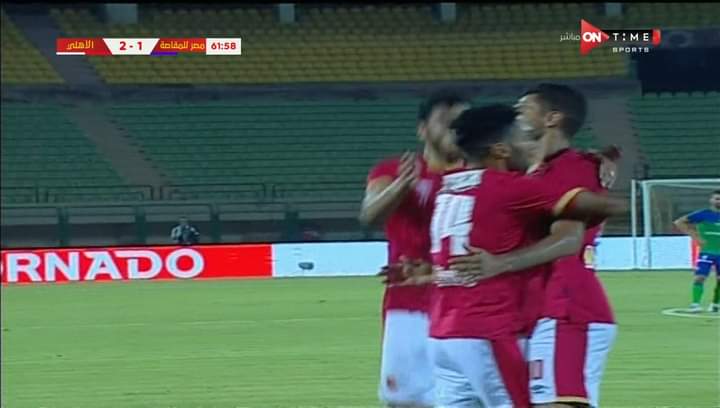 بأهداف شريف و أفشة الأهلي يتخطى المقاصه و يقلص الفارق مع الزمالك إلى عشرة نقاط